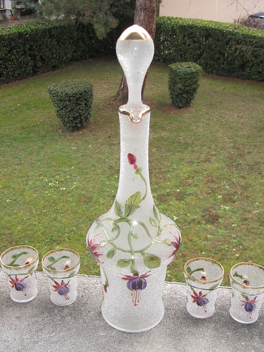 A Carafe And 12 Small Granite Liqueur Glasses Painted And Enhanced With Fine Gold Fuchsia Decor.-photo-4