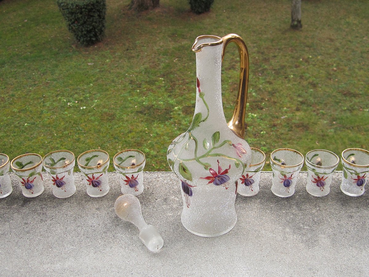 A Carafe And 12 Small Granite Liqueur Glasses Painted And Enhanced With Fine Gold Fuchsia Decor.-photo-3