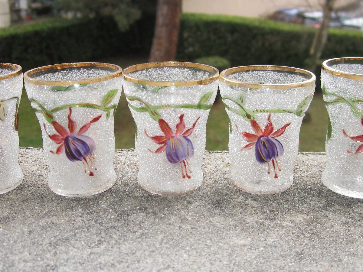 A Carafe And 12 Small Granite Liqueur Glasses Painted And Enhanced With Fine Gold Fuchsia Decor.-photo-4