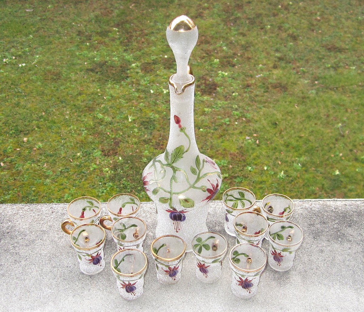 A Carafe And 12 Small Granite Liqueur Glasses Painted And Enhanced With Fine Gold Fuchsia Decor.