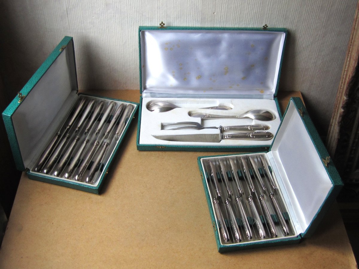 12 Table Knives, 12 Dessert Knives And 2 Pairs Of Silver Plated Metal Serving Cutlery-photo-2