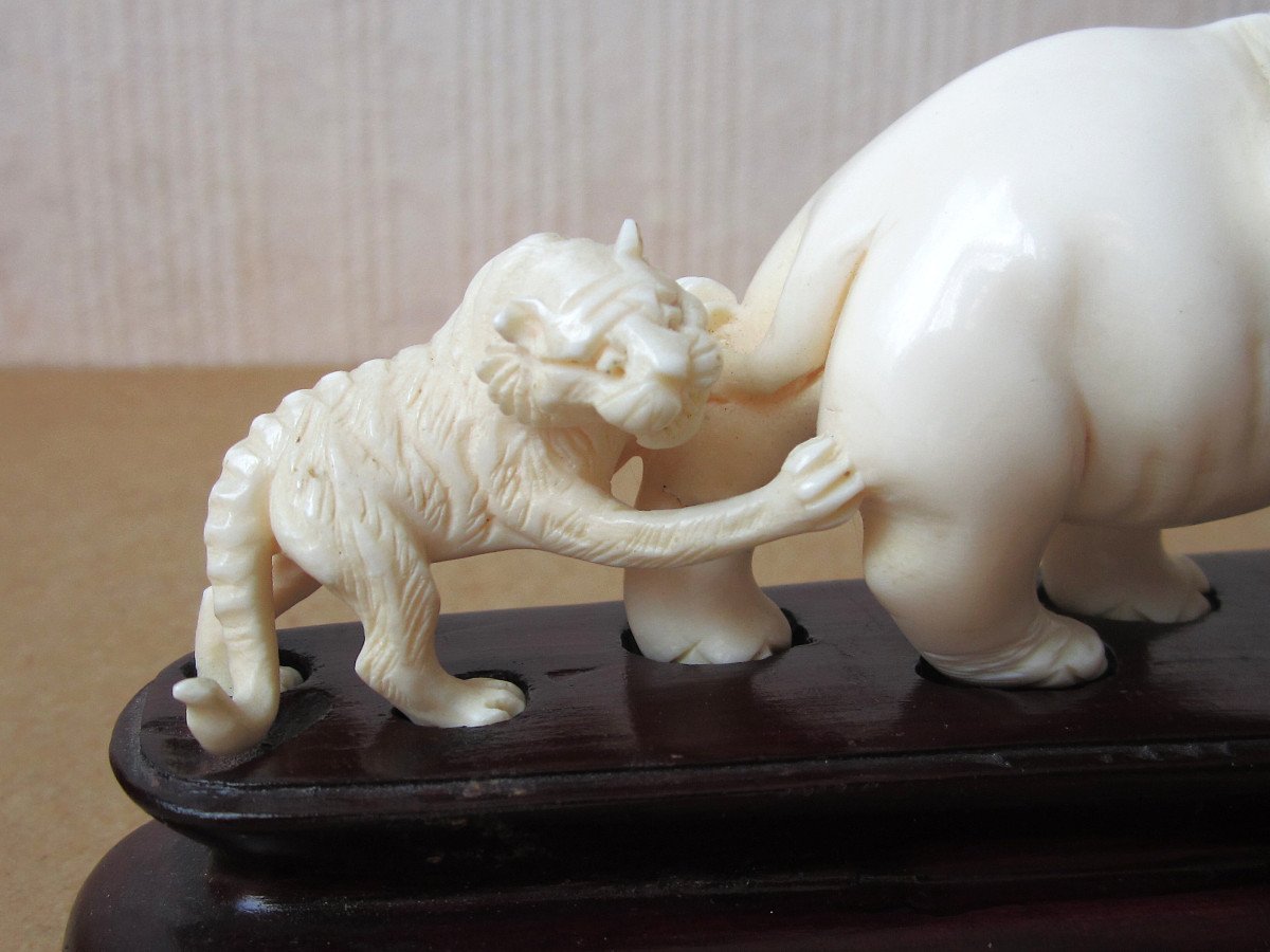 Antique Beautiful Okimono Circa 1900, Carved Animal Group, Tigers And Elephant, In Very Good Condition.-photo-3