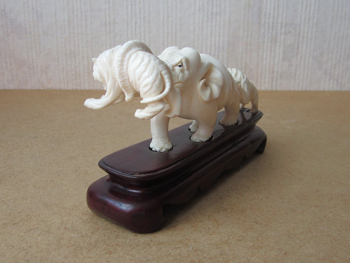 Antique Beautiful Okimono Circa 1900, Carved Animal Group, Tigers And Elephant, In Very Good Condition.-photo-1