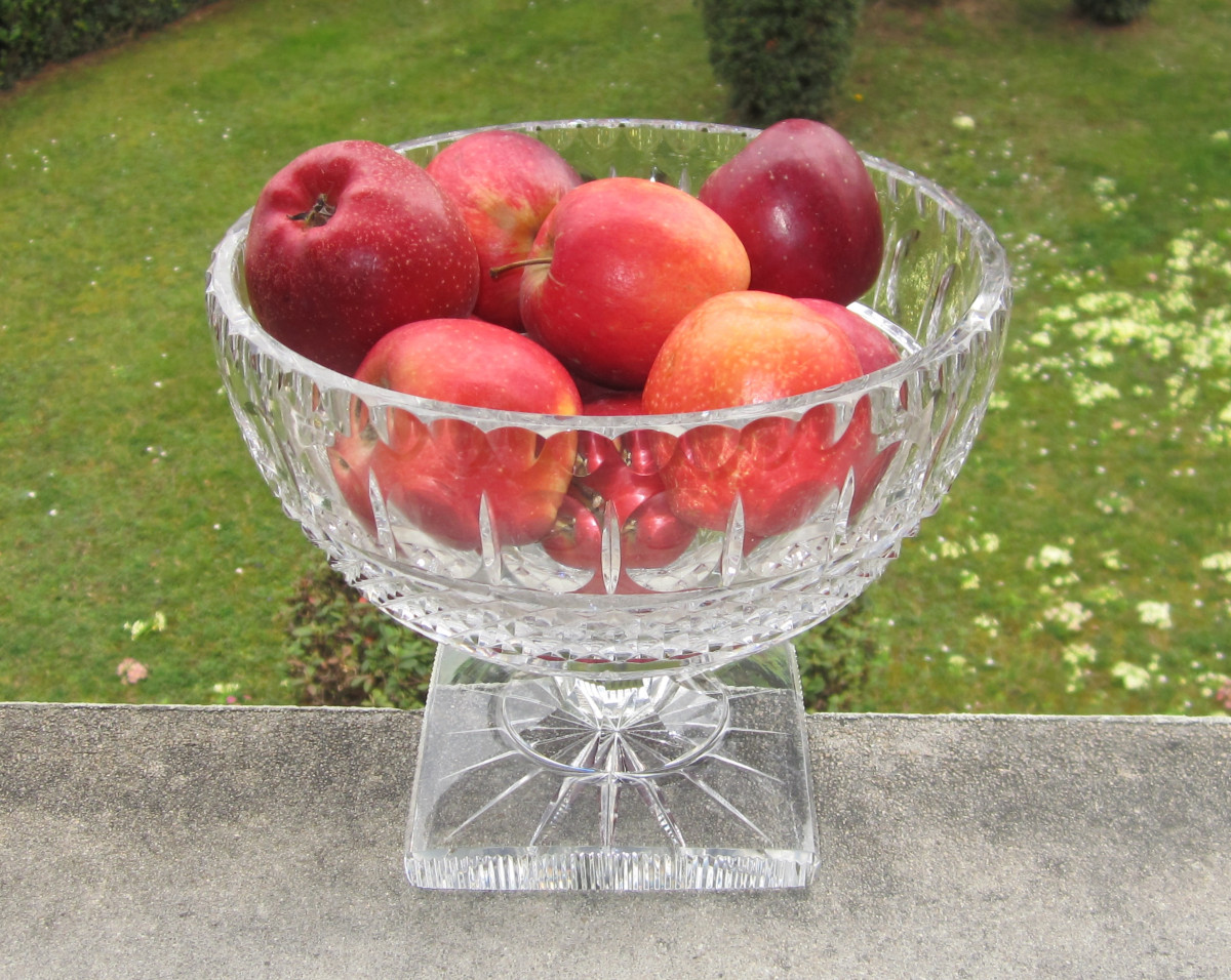 Antique Beautiful Cut Crystal Fruit Bowl In Very Good Condition. Weight 2.6 Kg.