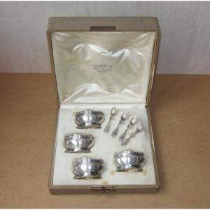 Emile Puiforcat, Beautiful Box Of 4 Salt Cellars And Their Spoons In Solid Art Nouveau Silver.