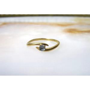 Beautiful Small Ring In Solid 18k 18 Carat Gold And Aquamarine Size 53; Weight: 1.02 Grams.