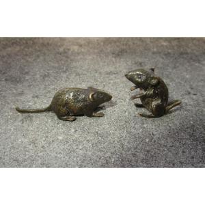 Deux Belles Petites Souris XIXe En Bronze De Vienne Signé Geschützt.