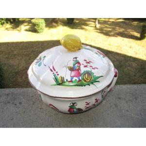 Very Beautiful Tureen Or 18th Century Terrine In Islettes Earthenware, Four Chinese Decor.