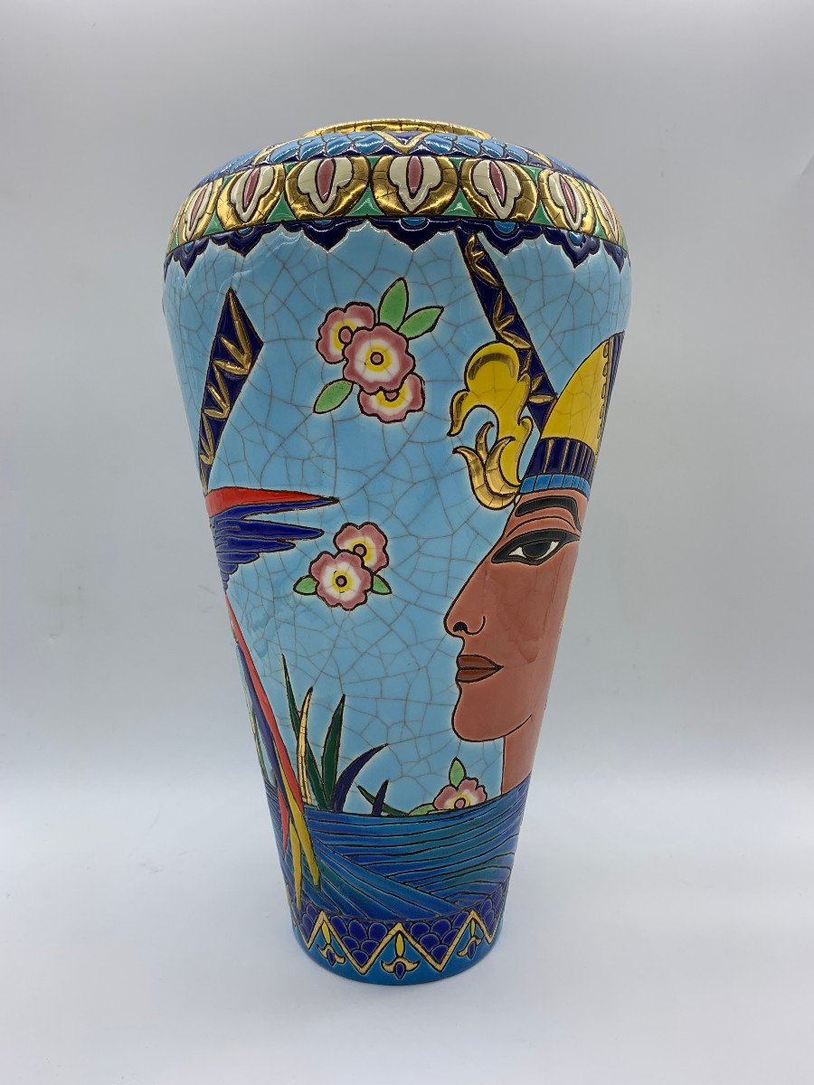 Vase en émaux de Longwy à décor de perroquet et de visage égyptien-photo-3