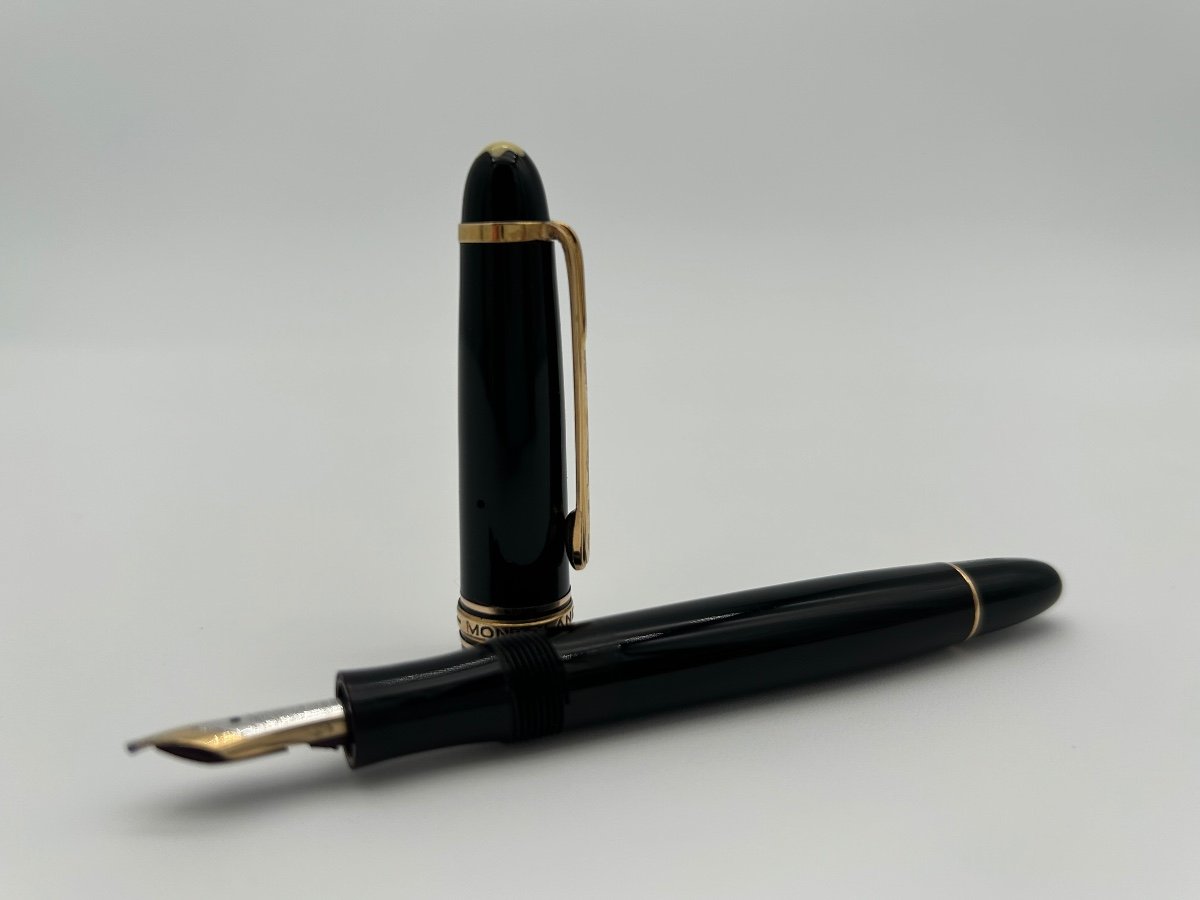 Montblanc Meisterstück Gold Fountain Pen-photo-2