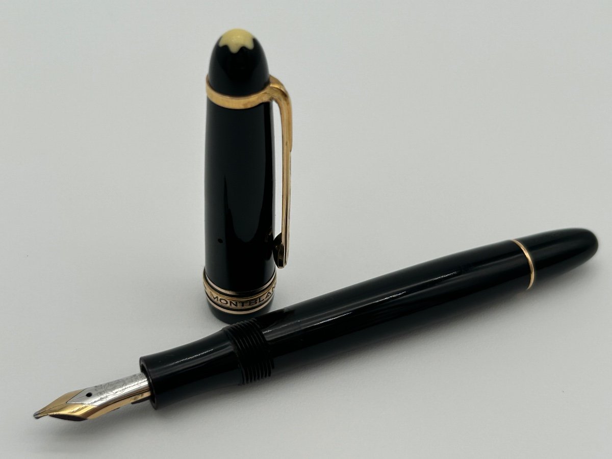 Montblanc Meisterstück Gold Fountain Pen