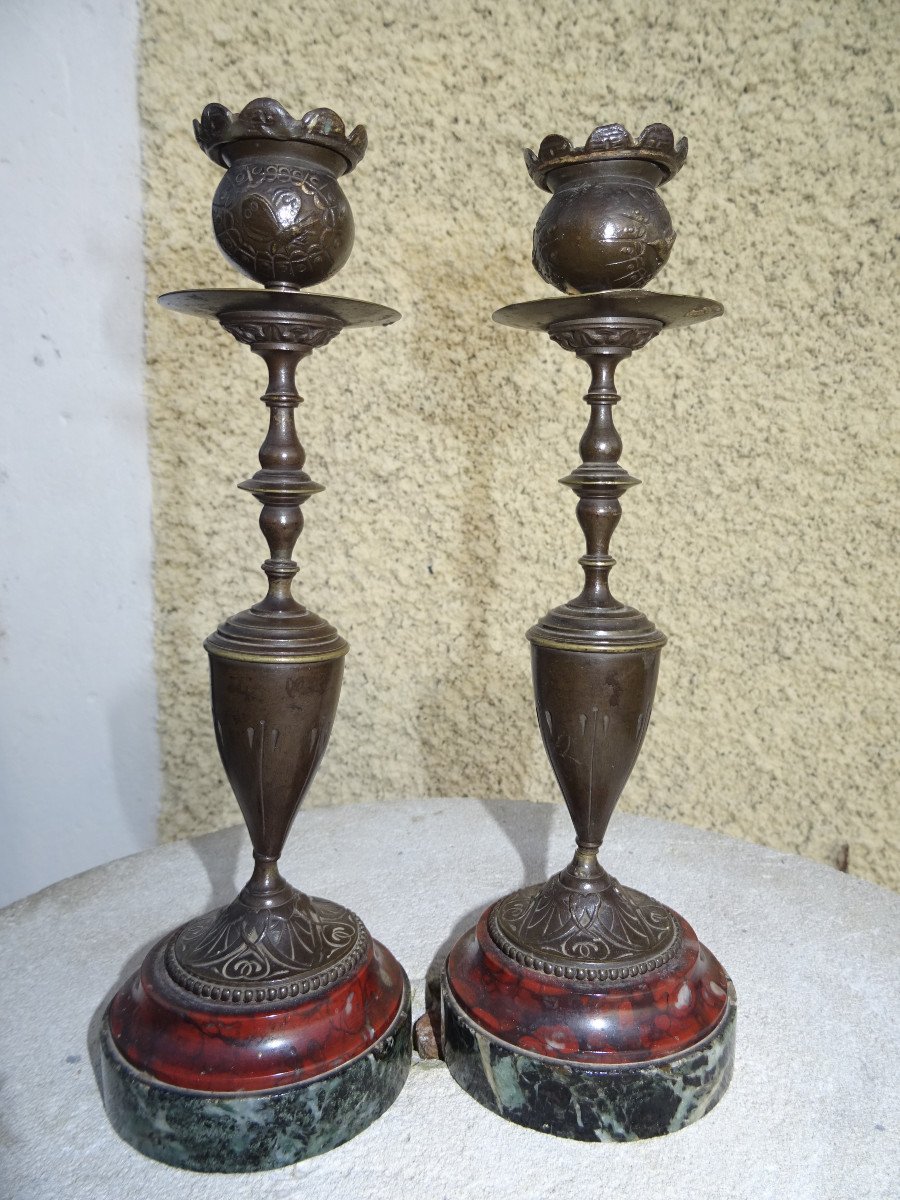 Paire De Bougeoirs En Bronze Et Base Marbre