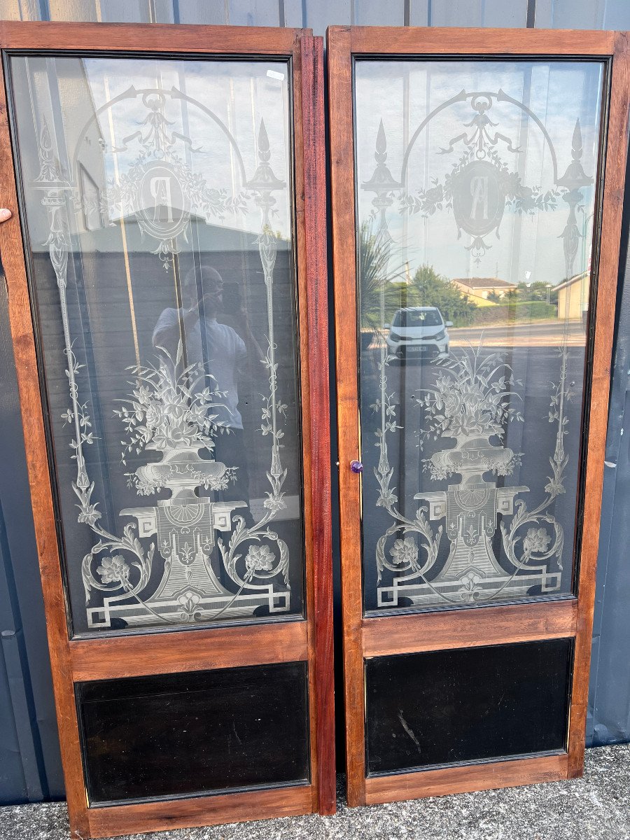 Pair Of Mahogany Doors, Decorated With Medici Vases (frosted Glass)-photo-2