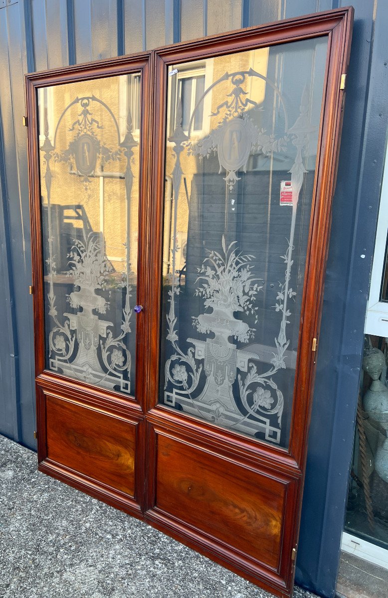 Pair Of Mahogany Doors, Decorated With Medici Vases (frosted Glass)