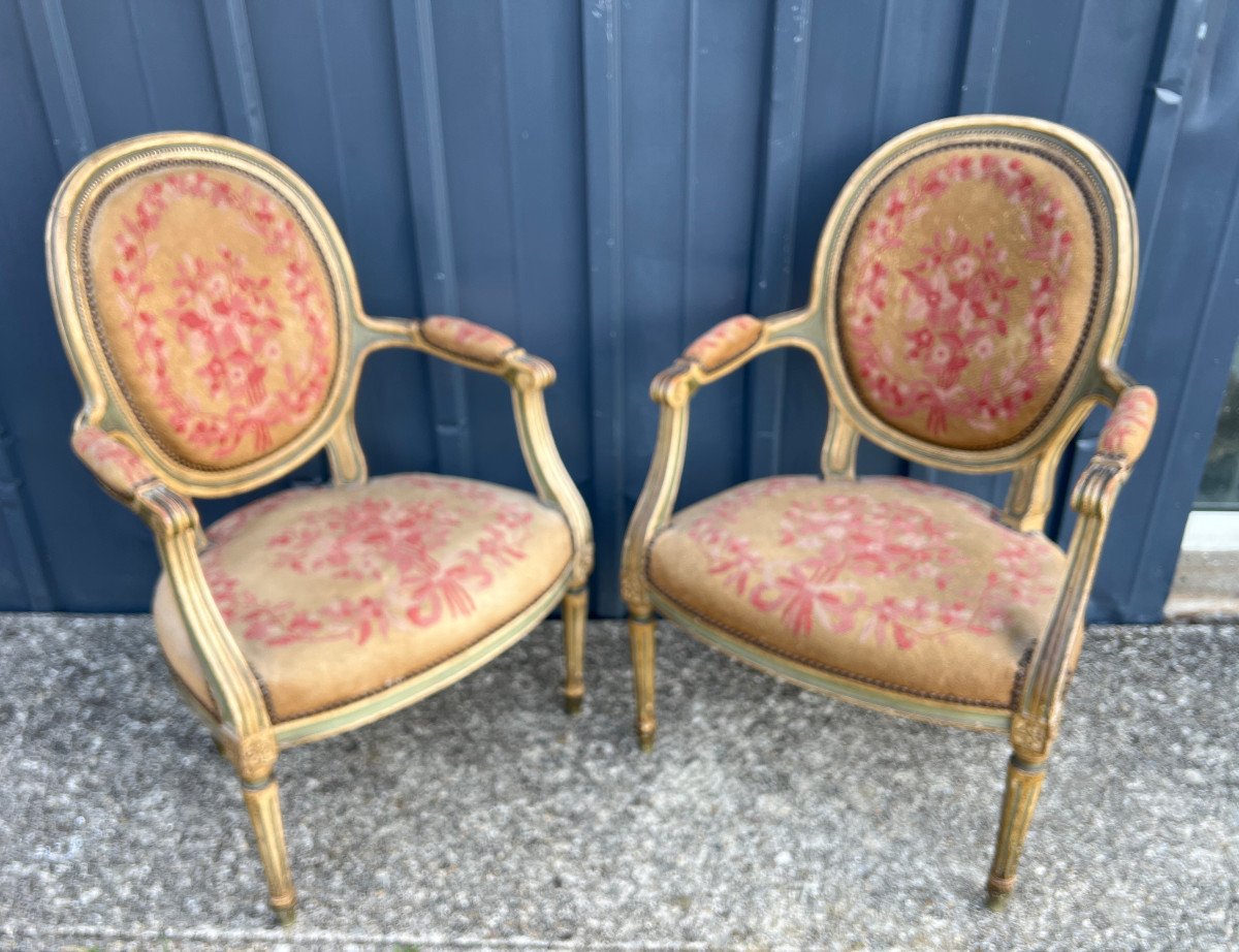 Paire De Fauteuils Cabriolets De Style Louis XVI Laqués.