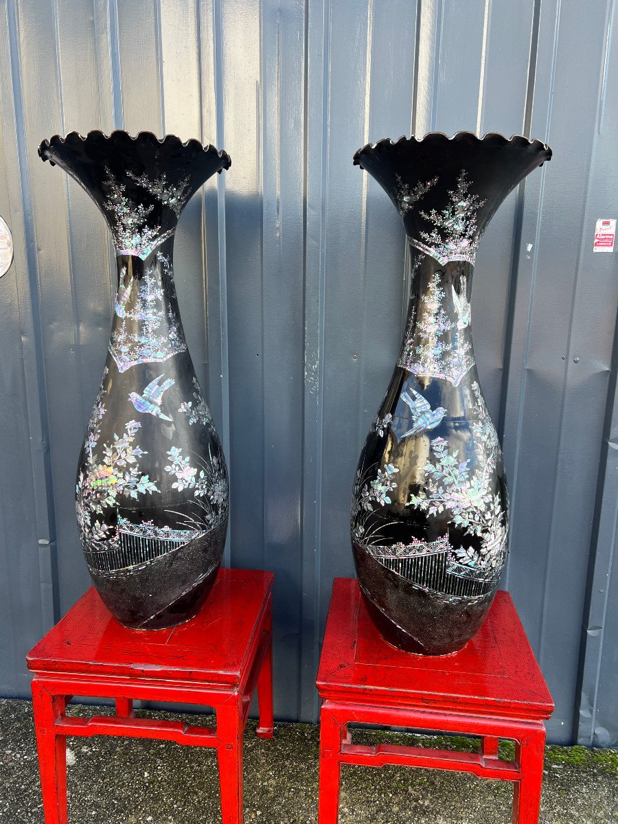 Pair Of Black Corroles Vases, Porcelain, Decorated With Birds And Plants In Mother-of-pearl, Japan.-photo-3