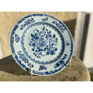 Round Flat Plate, Blue Bouquet Of Flowers Decor