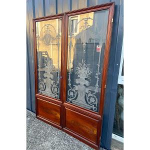 Pair Of Mahogany Doors, Decorated With Medici Vases (frosted Glass)