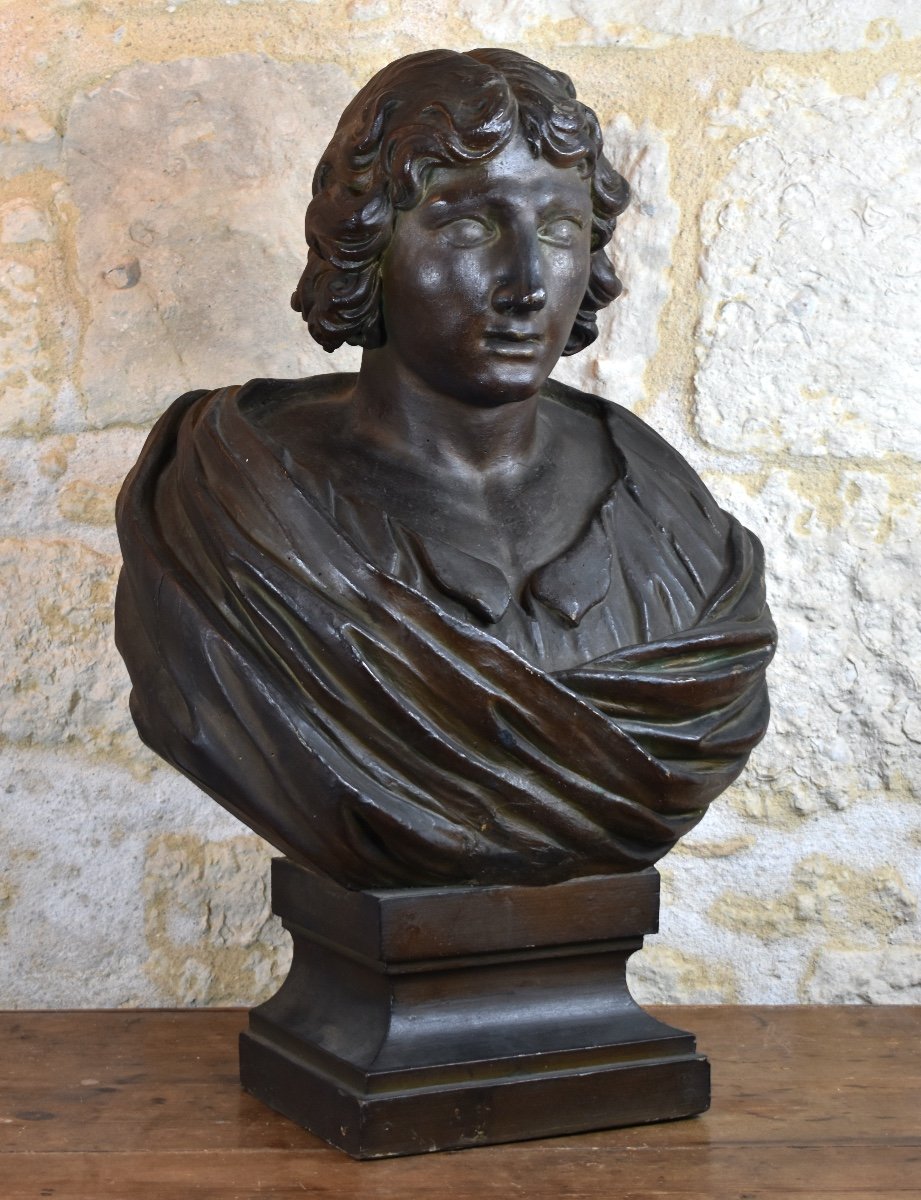 Buste de jeune homme en bois sculpt&eacute; - XVIIIe si&egrave;cle