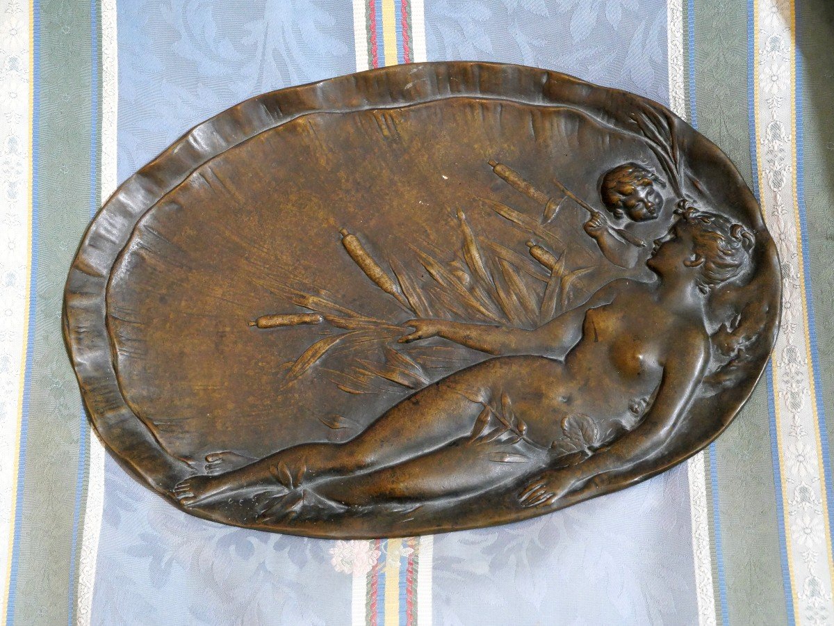 Vénus Allongée En Bronze Patiné