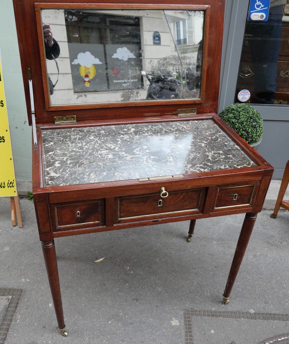 18th Century Mahogany Men's Dressing Table