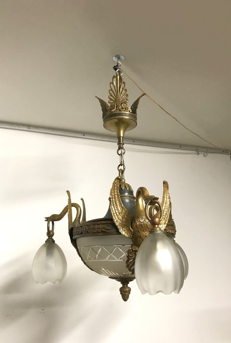 Lustre aux cygnes de style Empire en bronze et verre -photo-2