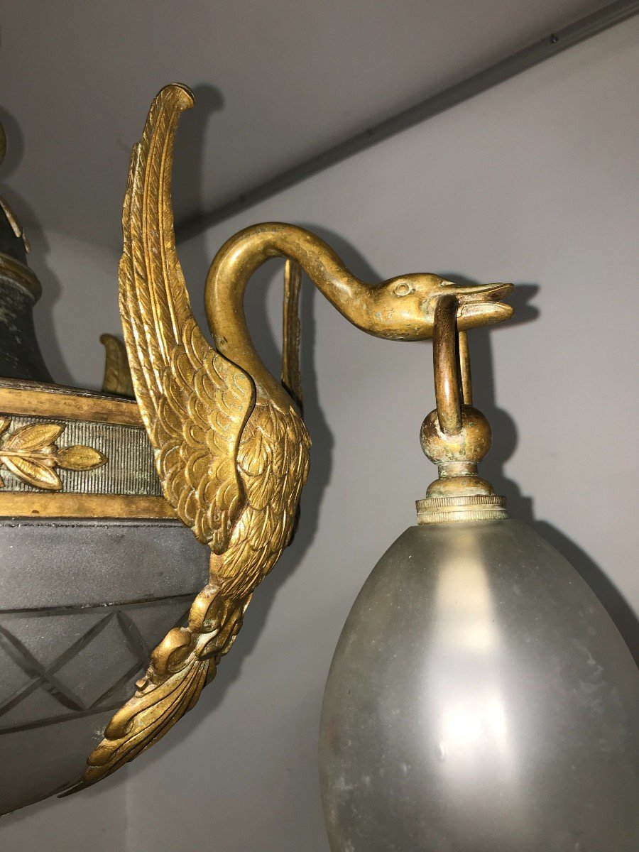 Lustre aux cygnes de style Empire en bronze et verre -photo-3