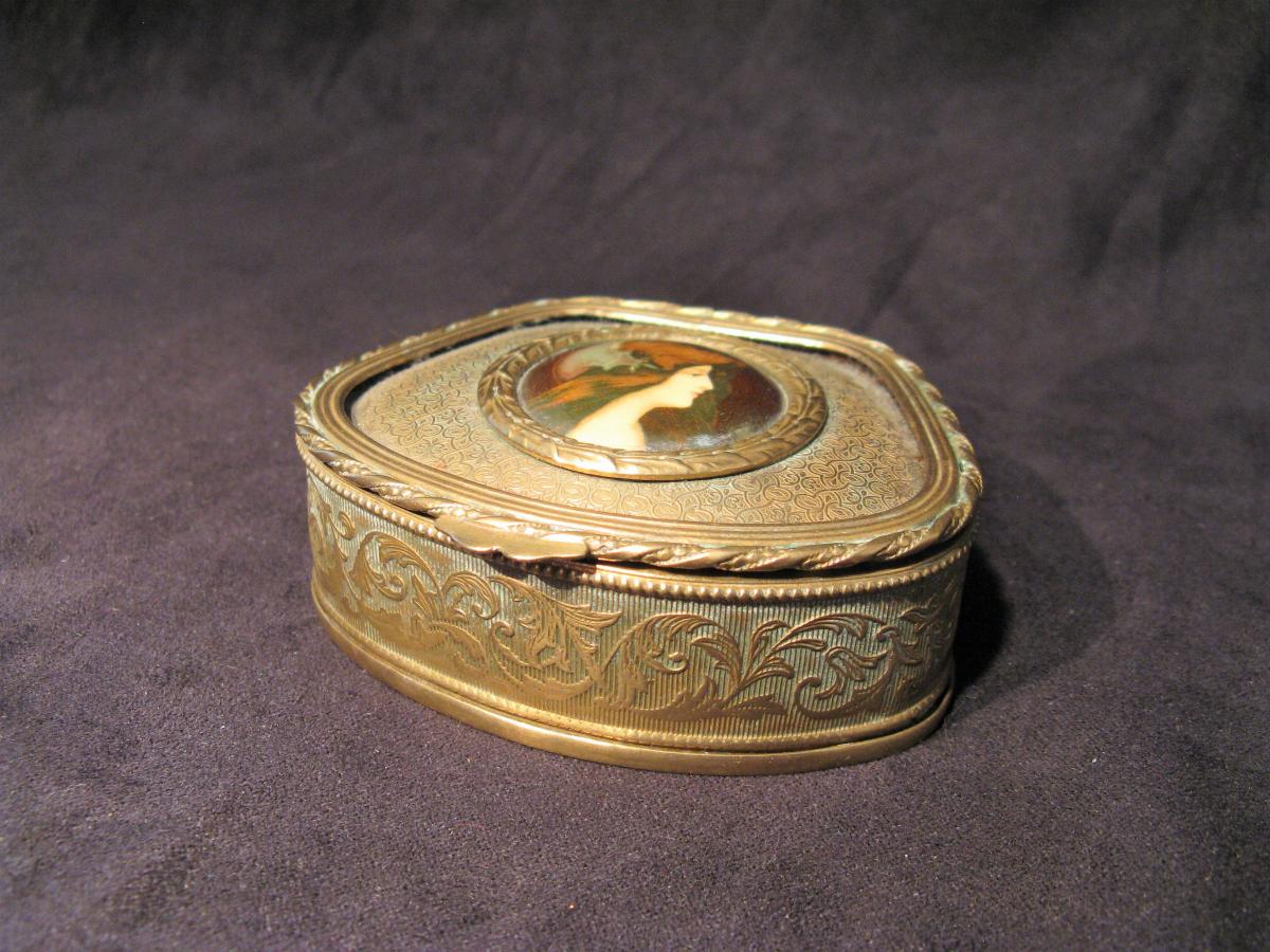 Miniature Jewelry Box On Porcelain XIX Century