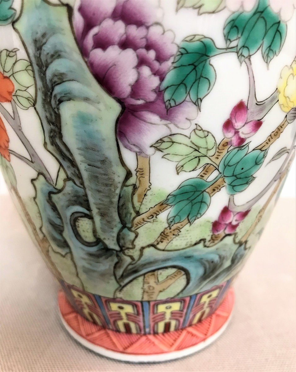 Vase en porcelaine de Chine famille rose époque XXème siècle-photo-2