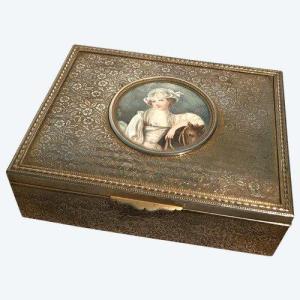 Miniature Jewelry Box On Ivory Horse Head 19th Century