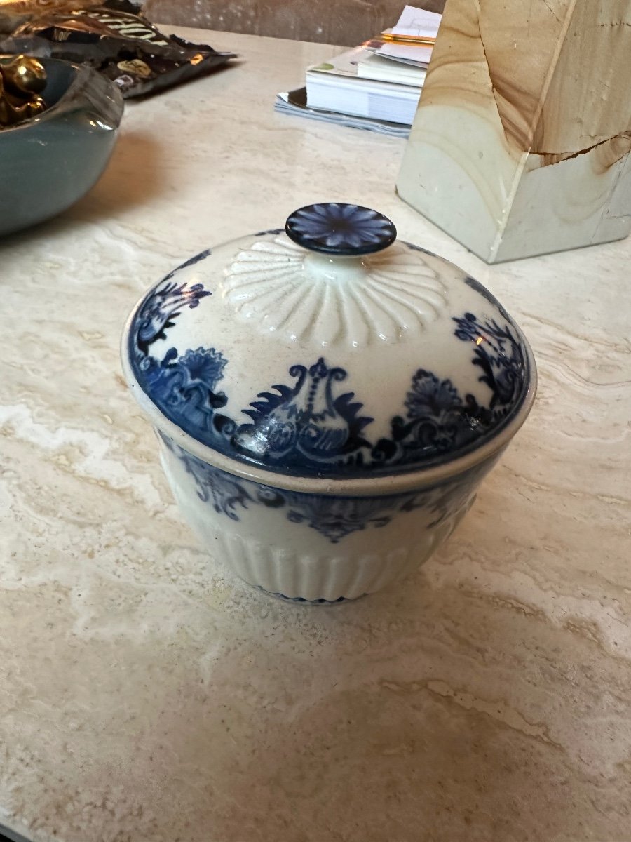 Saint Cloud Soft Porcelain Pot Circa 1700-photo-6