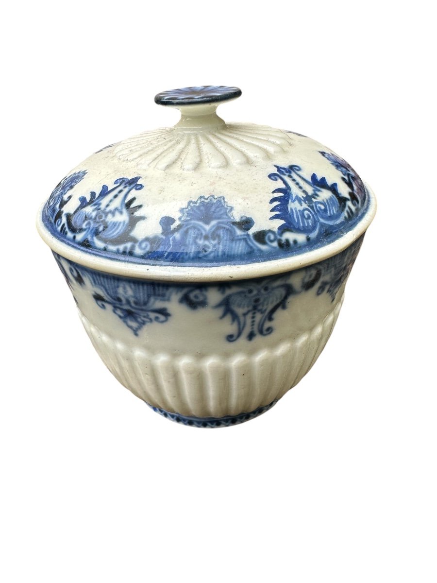 Saint Cloud Soft Porcelain Pot Circa 1700-photo-7