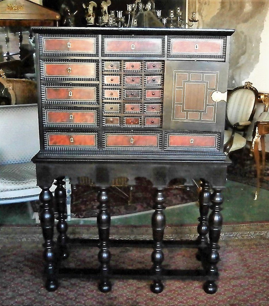 Cabinet En Marqueterie D'ivoire,écaille De Tortue.