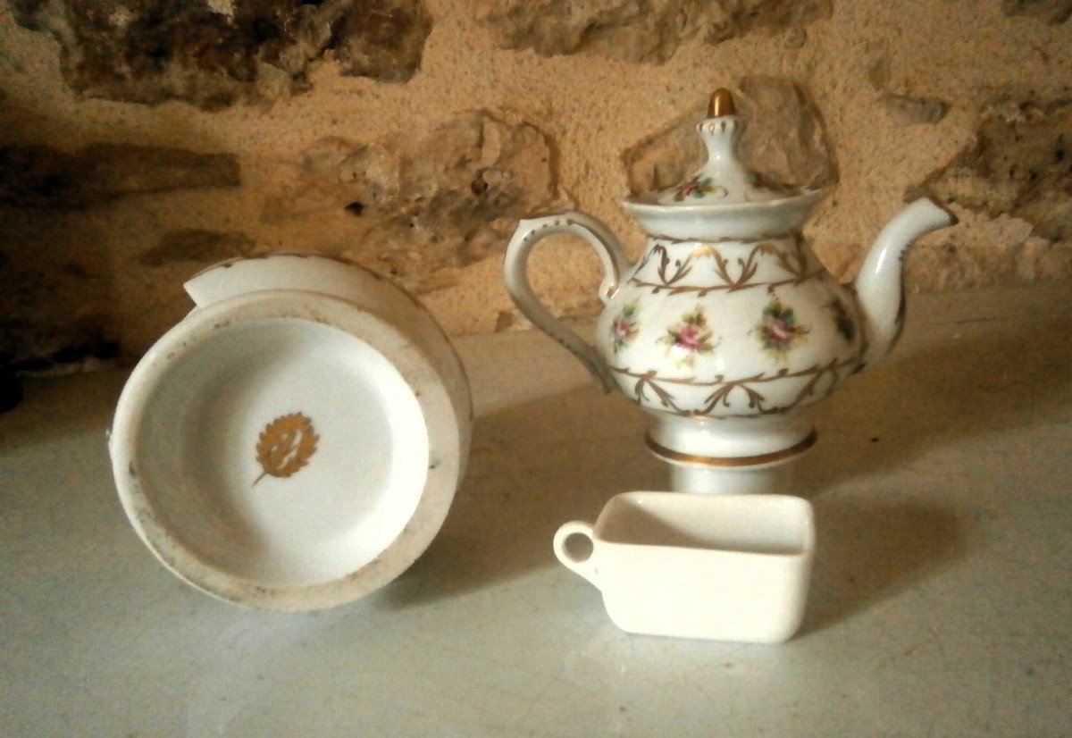 Porcelain Teapot.-photo-4