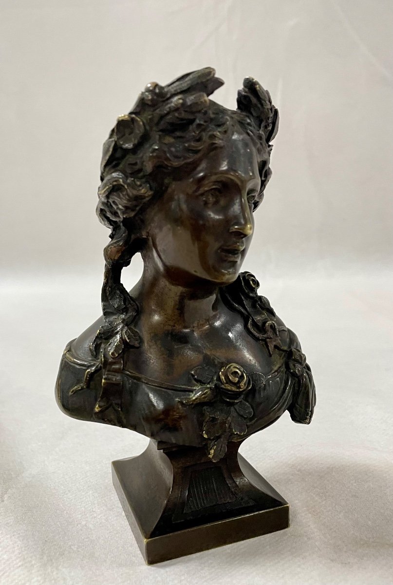 Small Bust Of A Young Woman Crowned With Flowers-photo-2