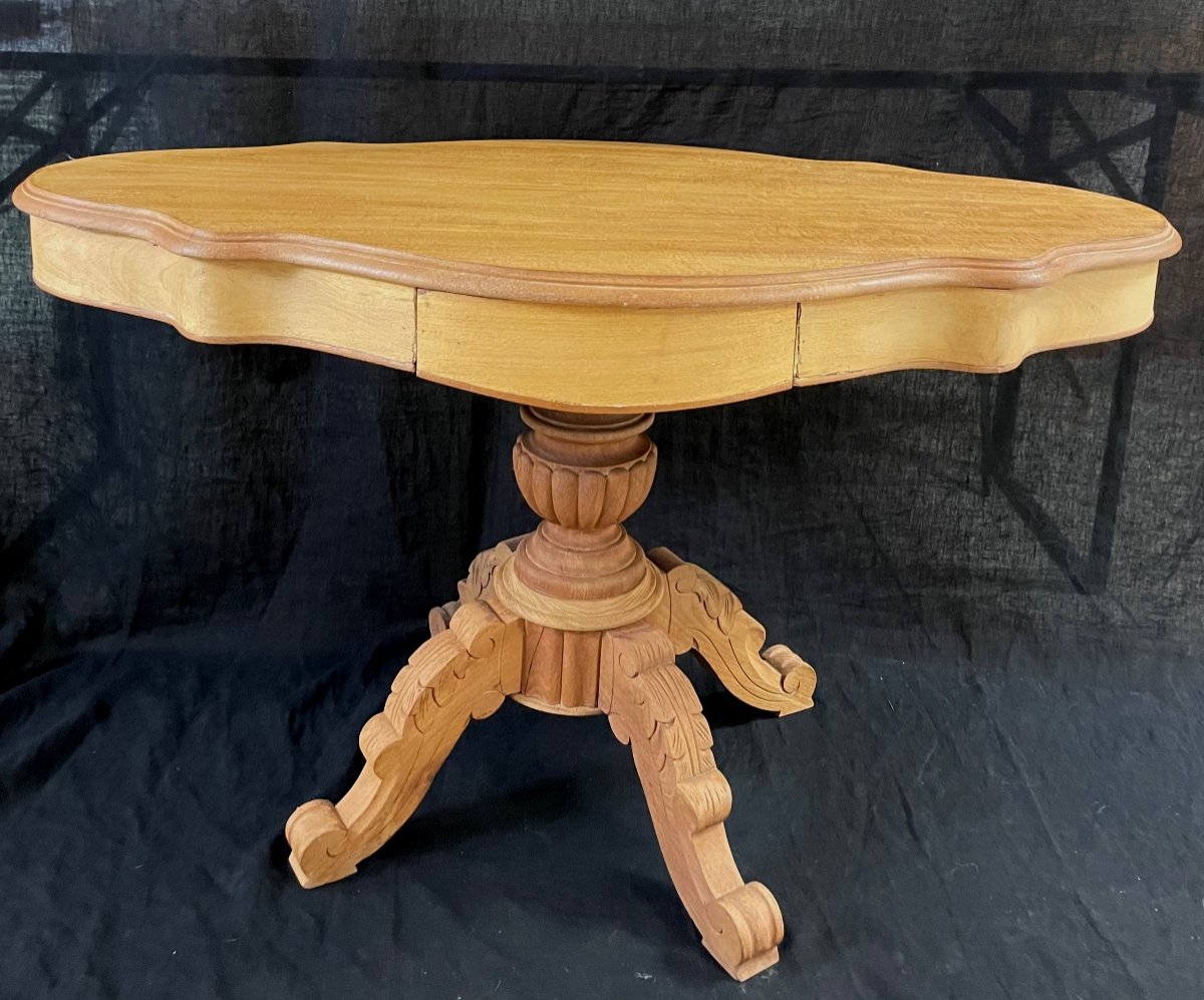 Walnut Violin Guéridon Table