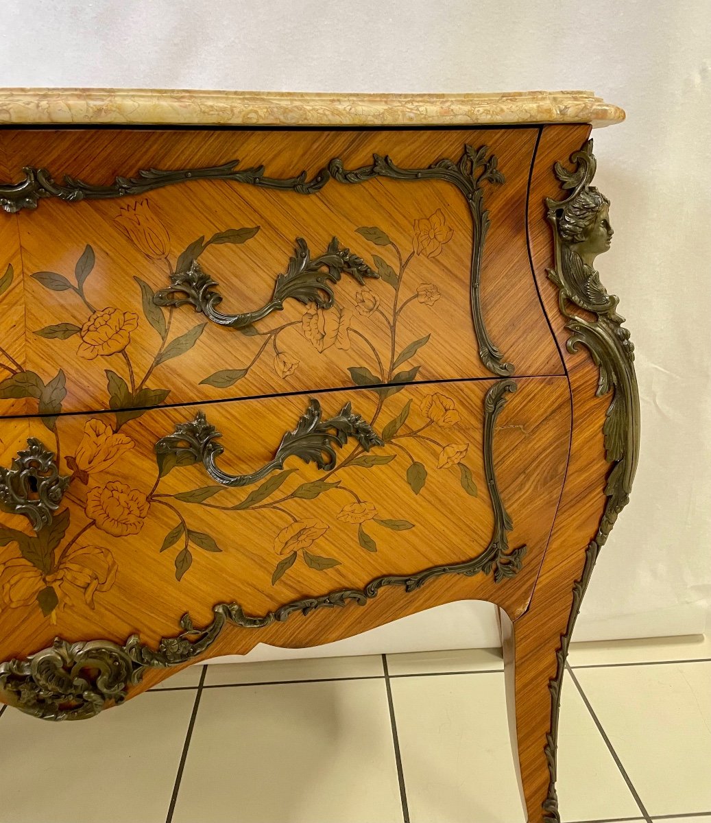 Commode Sauteuse Galbée Marquetée avec Cariatides-photo-2