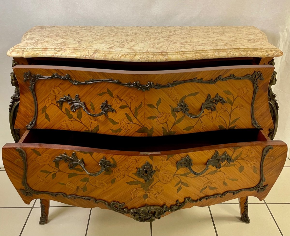 Commode Sauteuse Galbée Marquetée avec Cariatides-photo-6