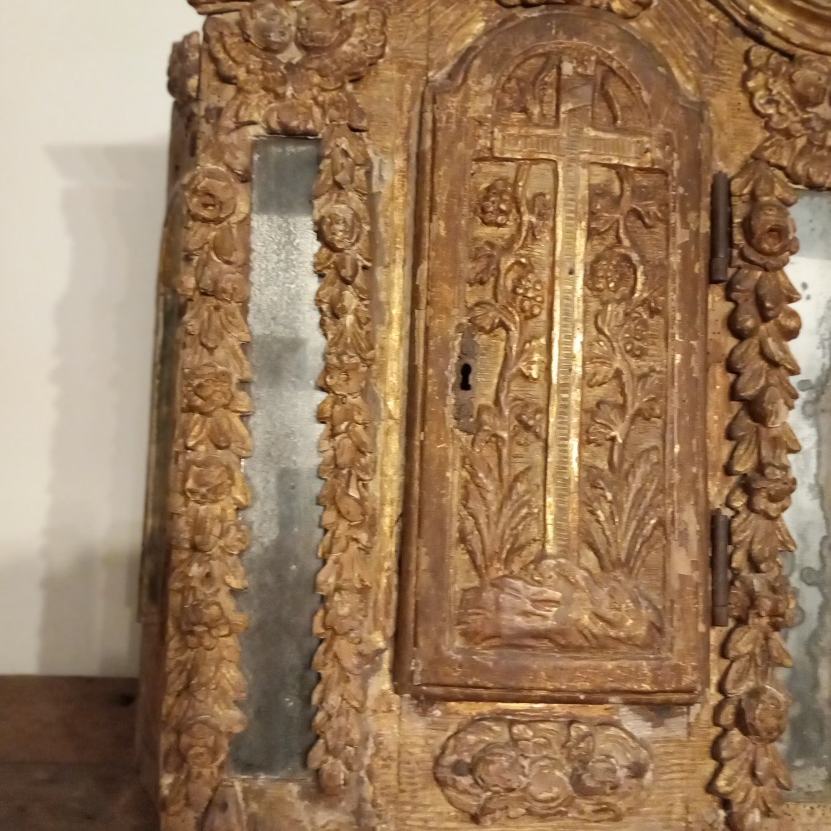 Tabernacle en bois sculpté et doré, Auvergne époque 17ème.-photo-2