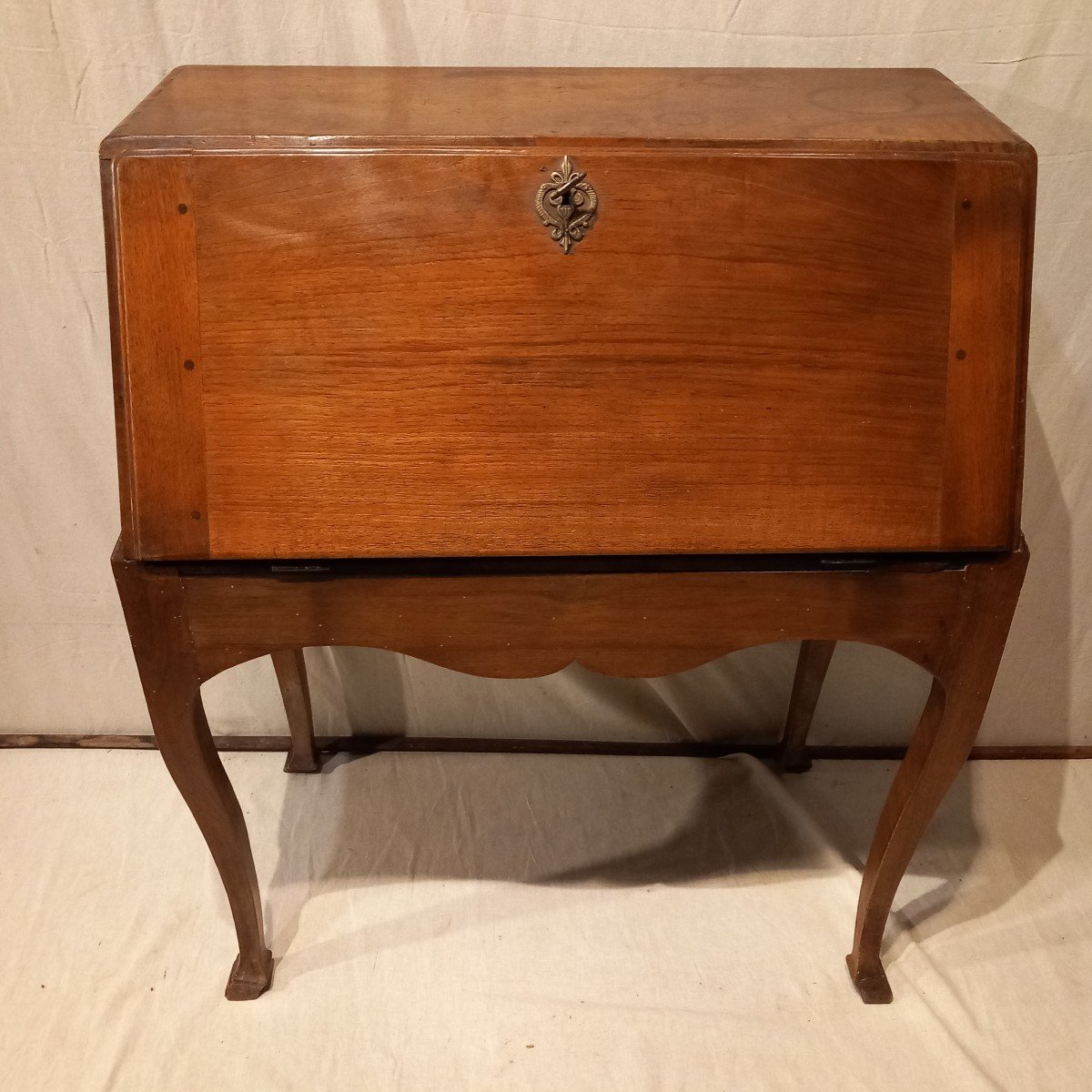 18th Century Sloping Desk, In Walnut.-photo-3