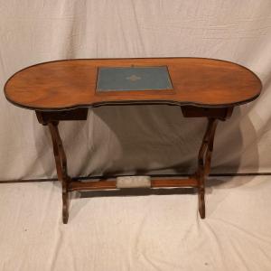 "kidney" Desk, In Blond Mahogany, Mid-19th Century.