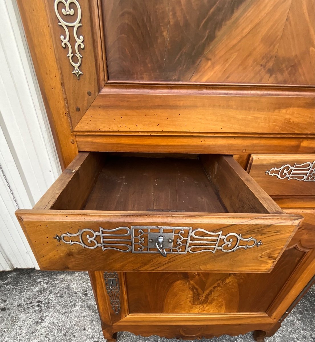 Vendée Cabinet Called “standing Man” In Burl Walnut, 1870-photo-3