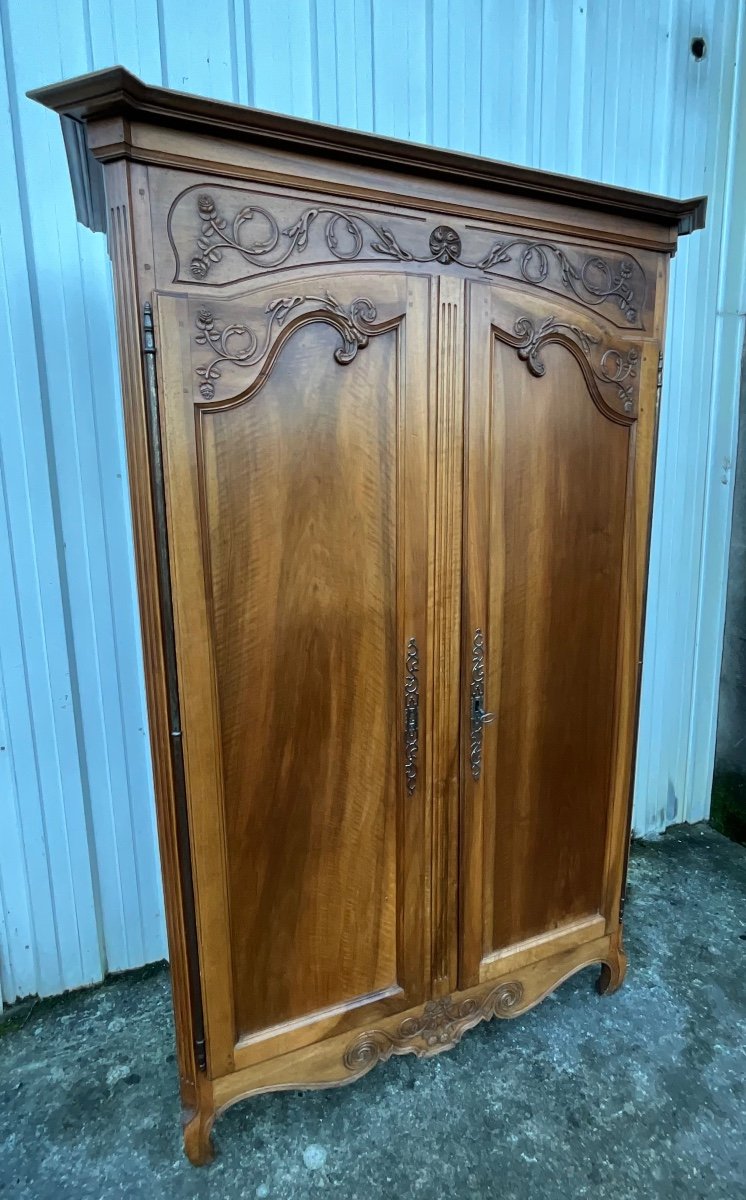 Armoire Louis XV En Noyer Massif, Fin XIXᵉ Siècle