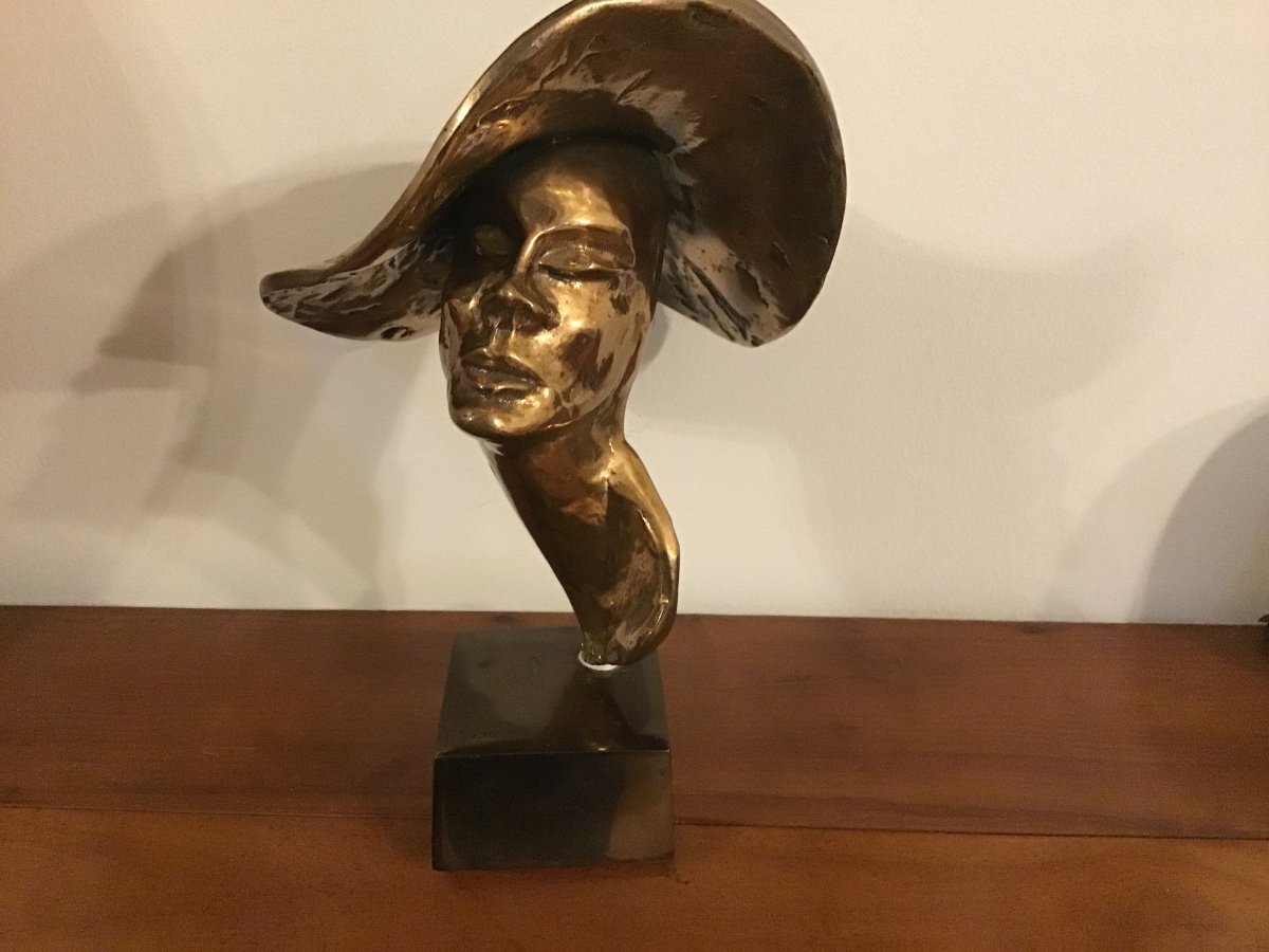 Bronze De Lohe .elegant With Hat