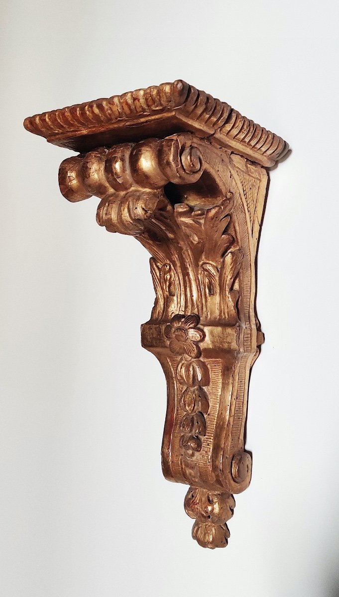 Console d'applique rurale LXIV en bois doré d'époque début XVIIIème .