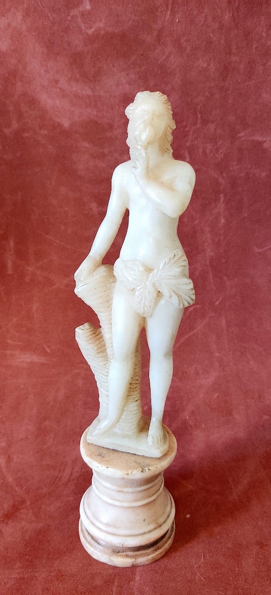 Statuette de Cabinet en albâtre sculpté représentant " Adam " , d'époque XVIIème .