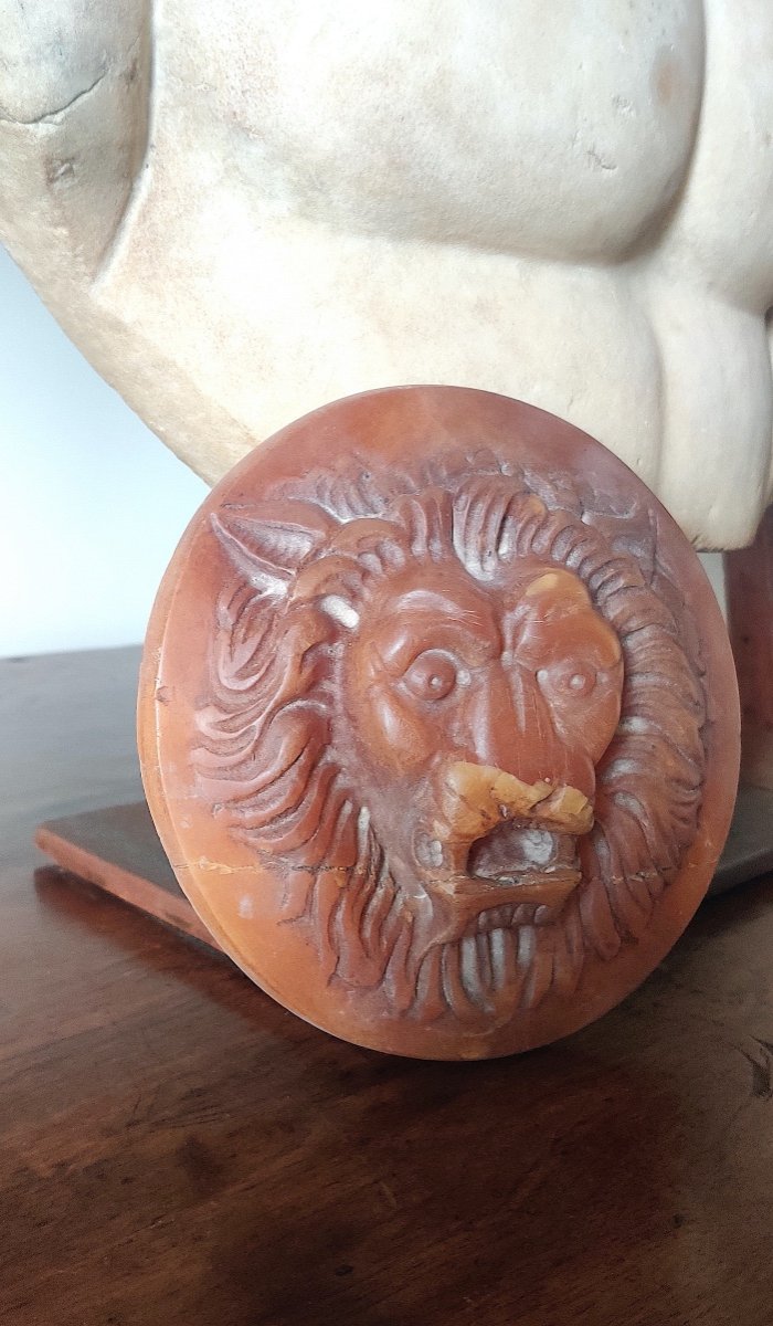 Mascaron With "lion's Mouth" After The Antique In Carved Marble -photo-3