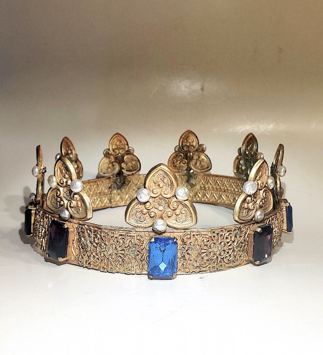 Couronne de théatre de style médiéval / Opéra de Paris , vers 1920