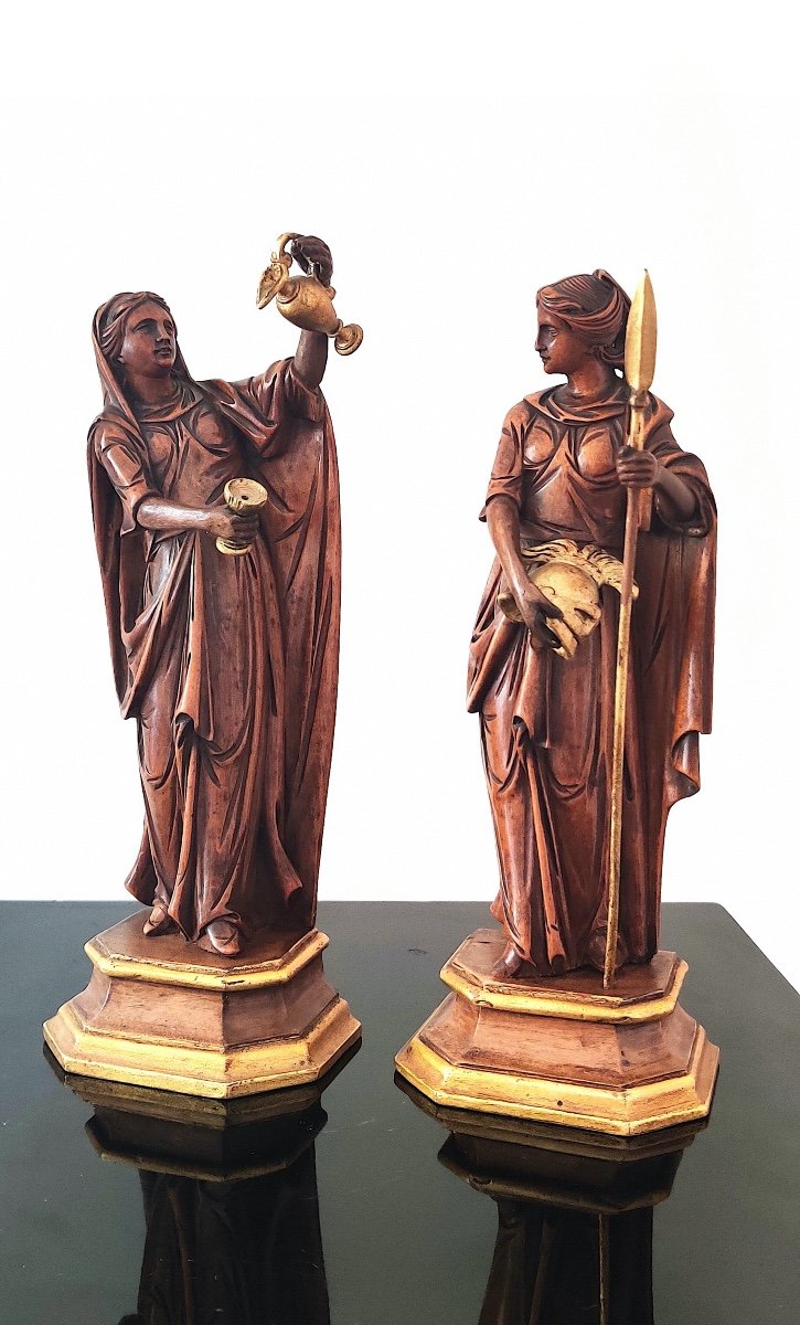 Paire de statuettes néoclassiques en bois sculpté des déesses "Hébé" et " Athéna" , fin 18ème