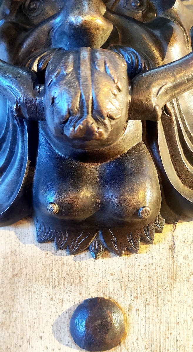 Important  heurtoir/ marteau de porte  Renaissance en bronze d'époque XVIIème siècle.-photo-4